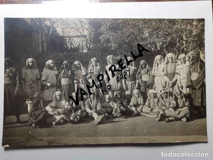 Cartes Postales: POSTAL FOTOGRAFICA 1922-BARRI DE SARRIA -BARCELONA-DISFRACES CABALGATA REYES-TEATRO-CARNAVAL