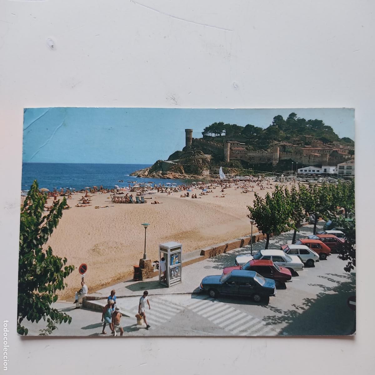 Cartoline: POSTAL TOSSA DE MAR (COSTA BRAVA) - FOTO J. MORE N&ordm; 28 CIRCULADA CABINA TELEFONICA COCHES DE &Eacute;POCA