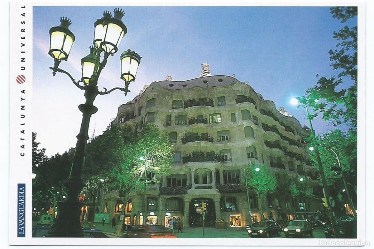 Postales: EIXAMPLE, VISTA NOCTURNA DE LA PEDRERA.- BARCELONA - Foto 1