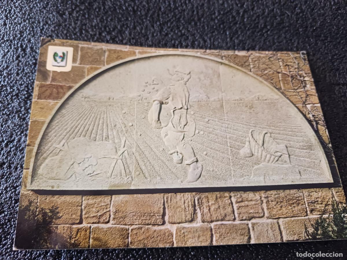 Postales: 11 folgueroles, relieve de el buen sembrador junto a la iglesia parroquial, ed. escudo