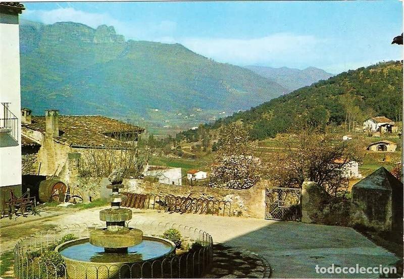 Postais: San Esteban de Bas.- Bello rinc&oacute;n y Sierra de Santa Magdalena al fondo