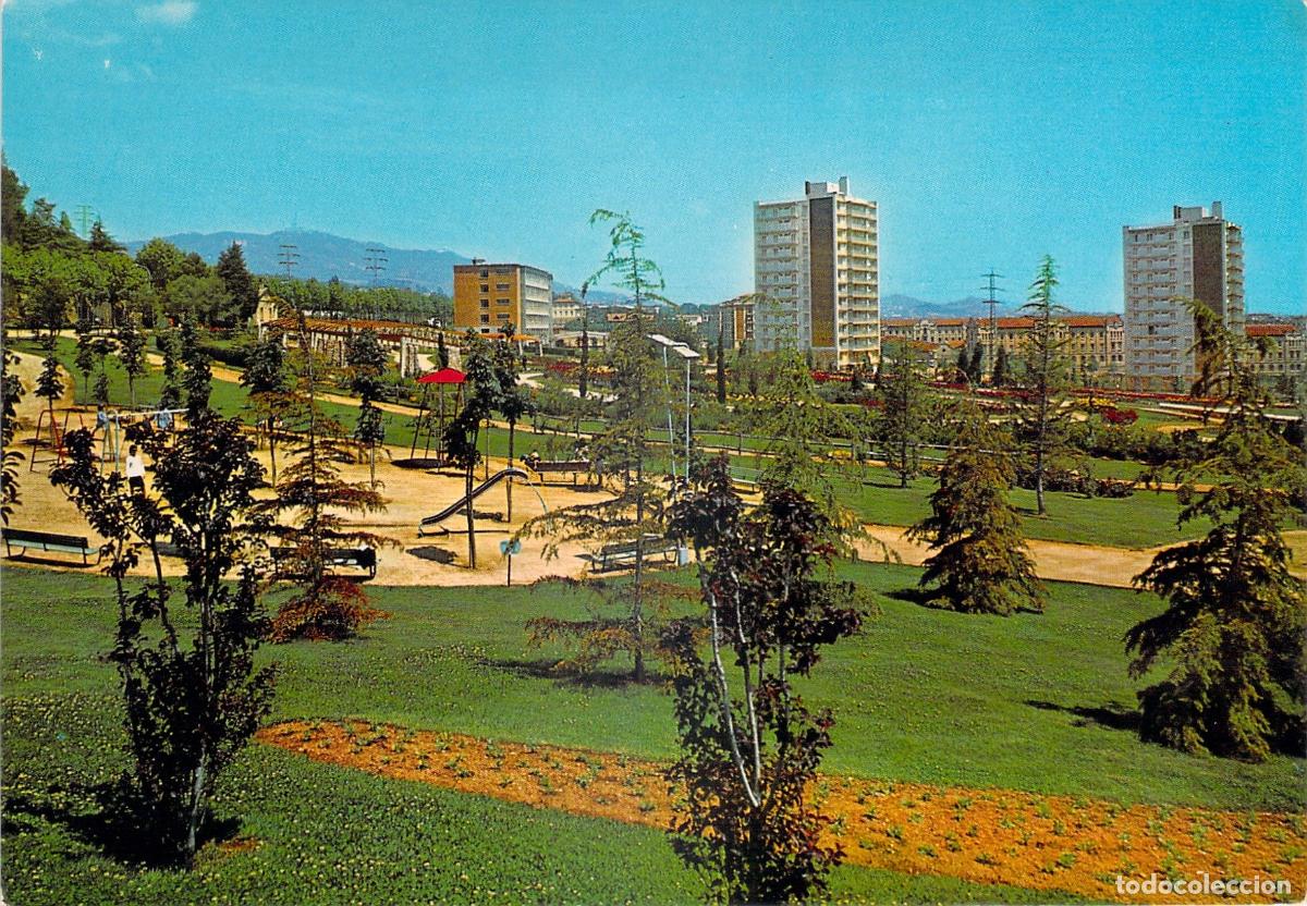 Cartoline: Postal Parque de Cervantes, Barcelona. Vista del parque y edificios residenciales.
