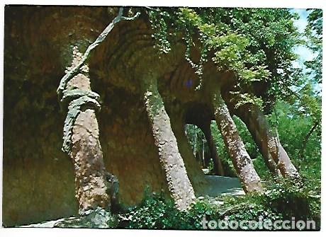 Postales: PASEO DE LA LAVANDERA.- PARQUE GUELL.- BARCELONA - Foto 1