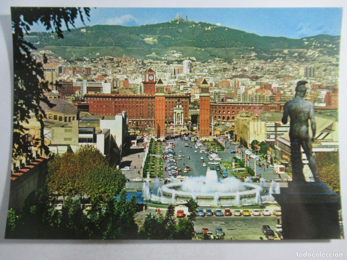 Postales: Barcelona - Avenida M&ordf; Cristina y Fuente Monumental en Montjuich - S/C