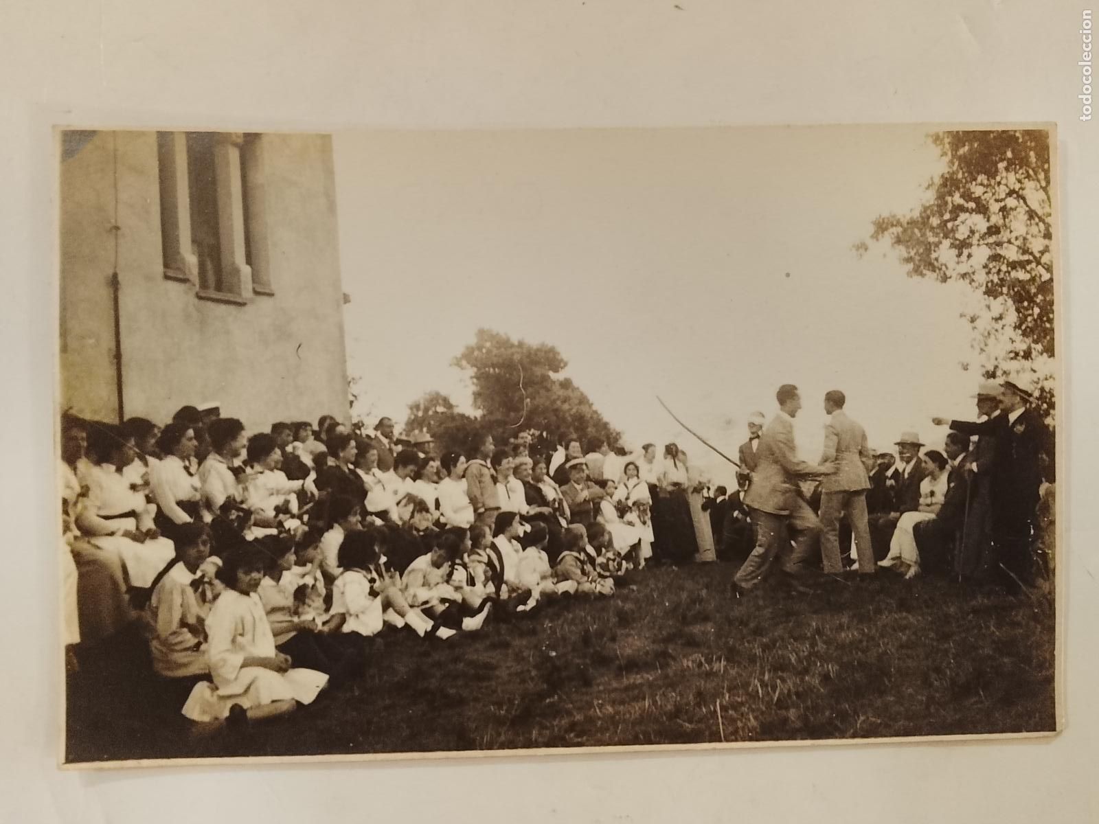 Postales: CIRCULADA DE BARCELONA A OLOT - JUGANDO A LA GALLINITA CIEGA - FOTOGRAFICA -POSTAL ANTIGUA-(115.588)