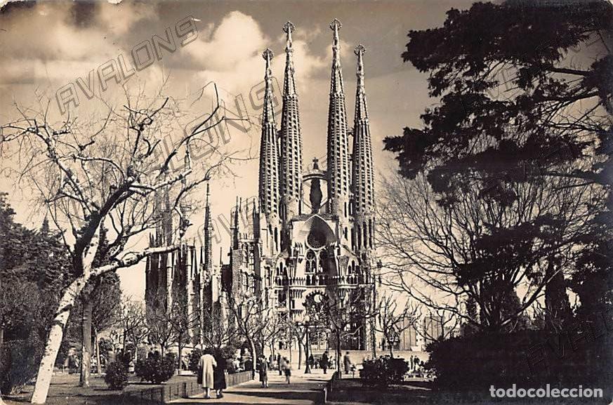 Postkarten: La Sagrada Familia de Barcelona, - Circulada con sello, 1957