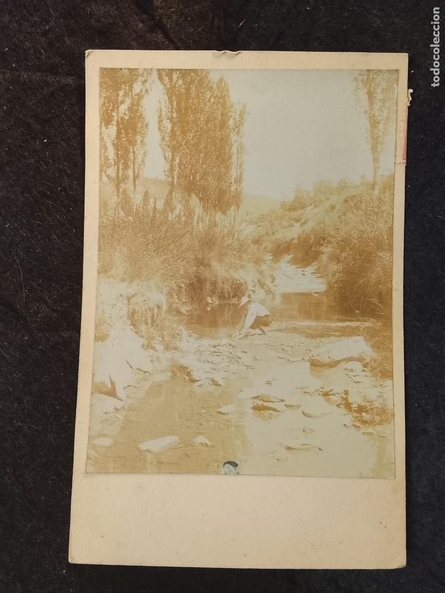 Postales: LUGAR SIN IDENTIFICAR - EN EL RIO - FOTOGRAFIA PEGADA A POSTAL ANTIGUA -(115.918)
