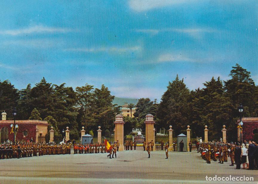 Postales: BARCELONA, PALACIO REAL DE PEDRALBES, RELEVO DE LA GUARDIA &ndash; ED.PATRIMONIO N.4 &ndash; S/C