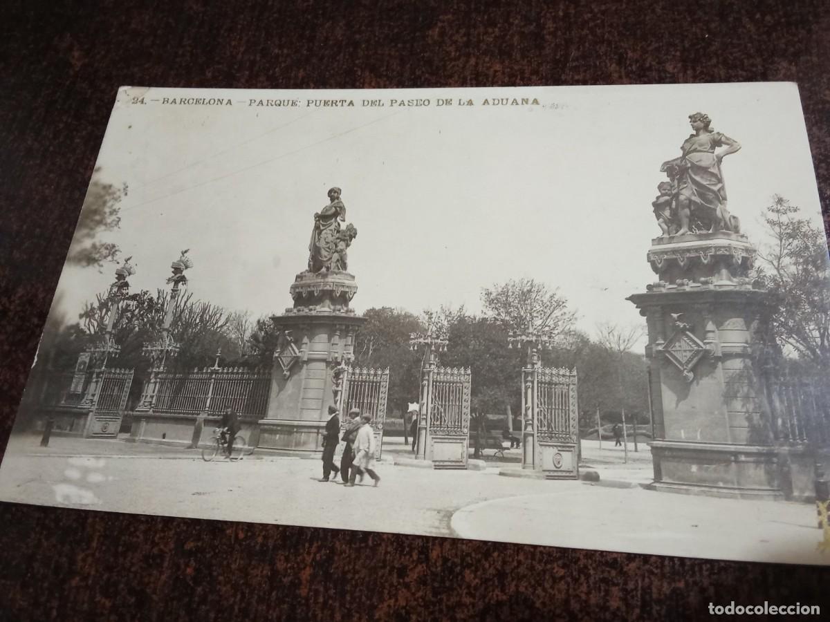 Postales: Barcelona.Parque puerta del paseo de la aduana.