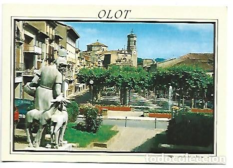 Postales: PASSEIG D&acute;EN BLAY, AL FONS, ESGLESIA PARROQUIAL DE SANT ESTEVE.- OLOT / GIRONA