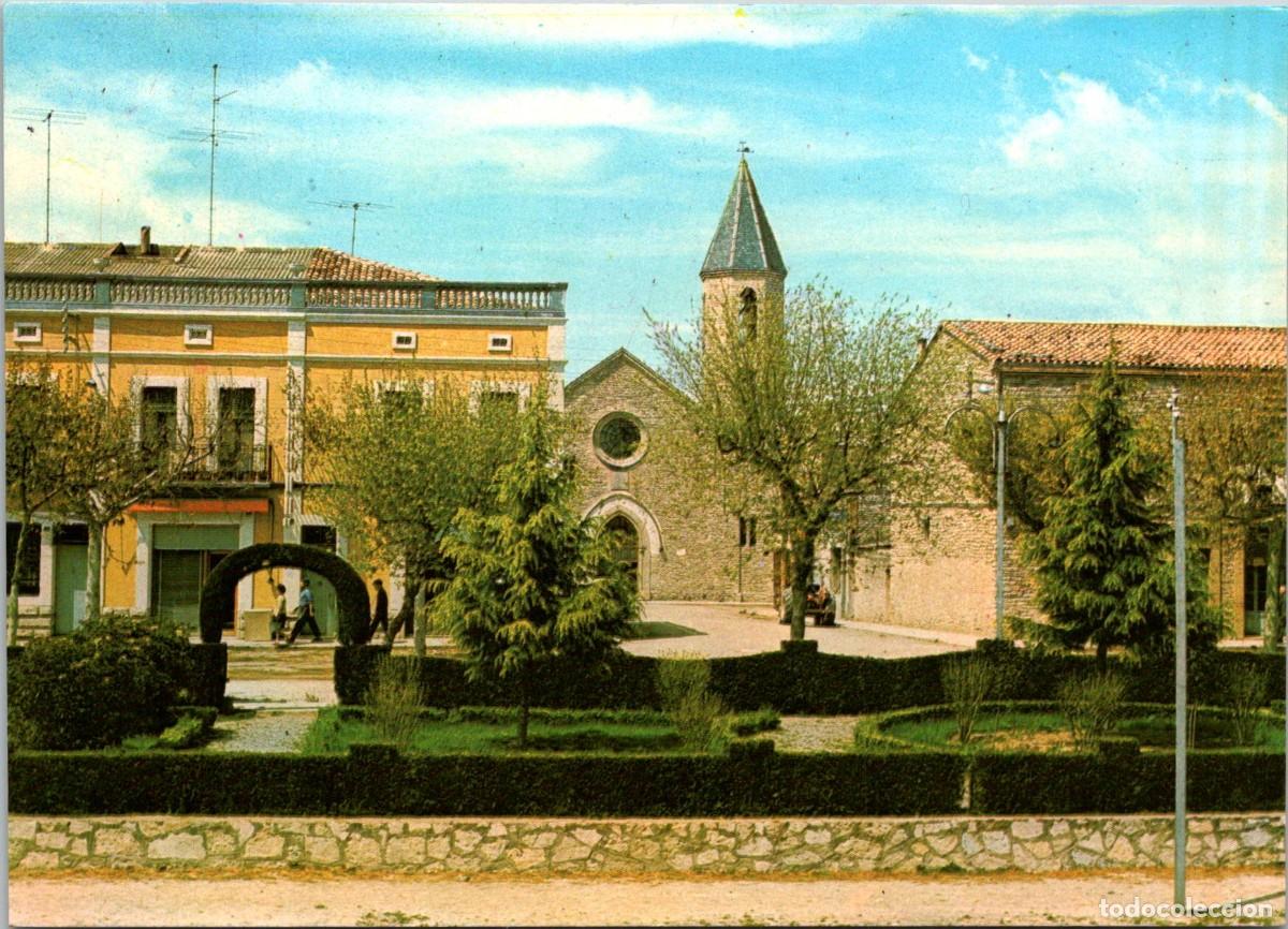 Postales: San Guim - Calle Mayor y Plaza de la Iglesia - DL. 479 GE 1966 - Sin m&aacute;s datos - 147x105mm - Tractor