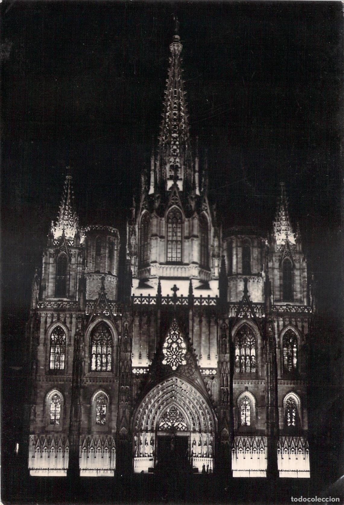 Postales: Postal de la Catedral de Barcelona con iluminaci&oacute;n nocturna