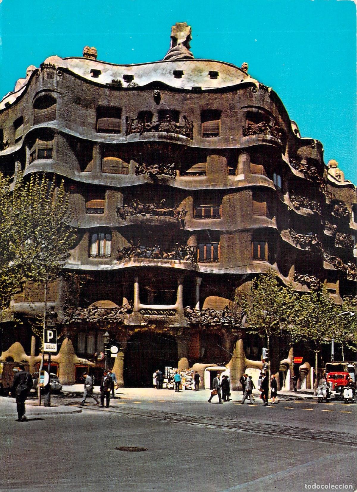 Postales: Postal de La Pedrera, obra de Gaud&iacute; en Barcelona