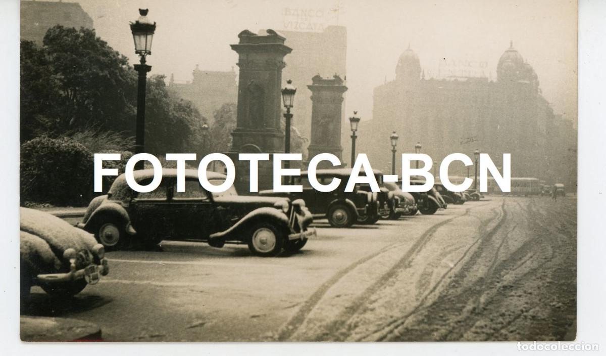 Postales: BARCELONA NEVADA PL CATALUNYA COCHE AUTOMOVIL CITROEN TRANVIA A&Ntilde;OS 50/60