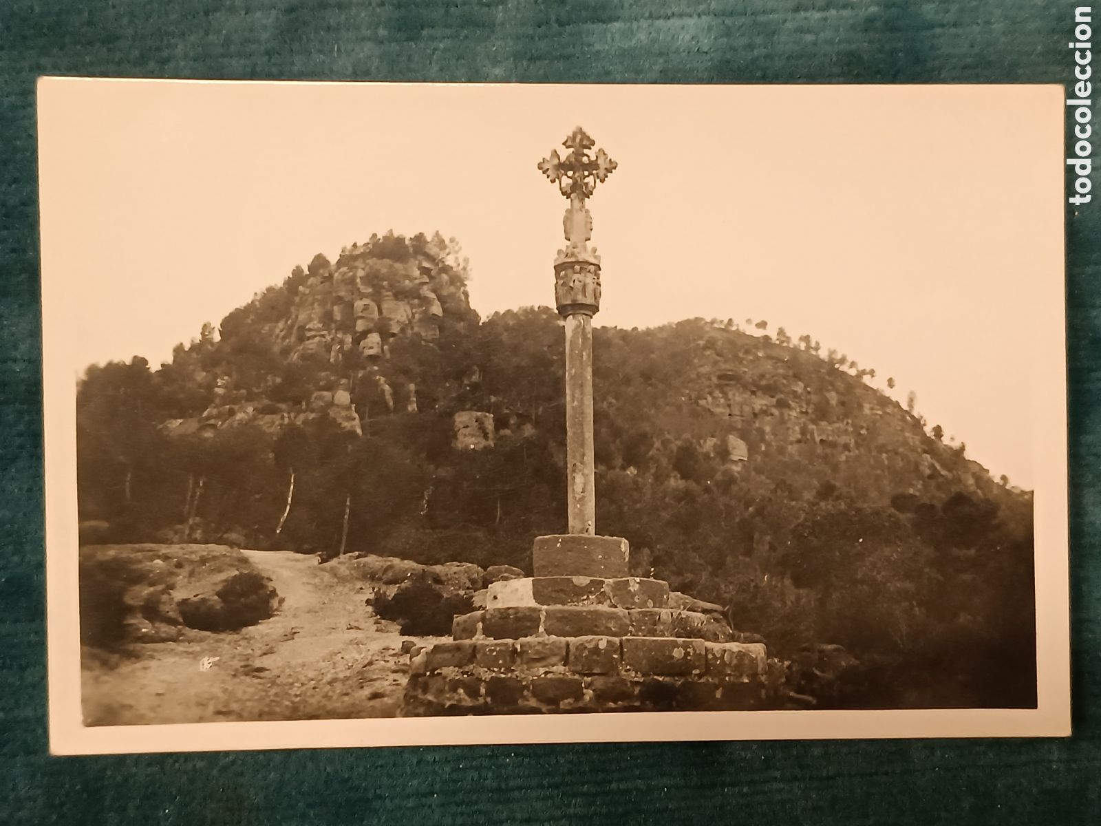 Postales: CERVELL&Oacute;. Cruz de T&eacute;rmino.