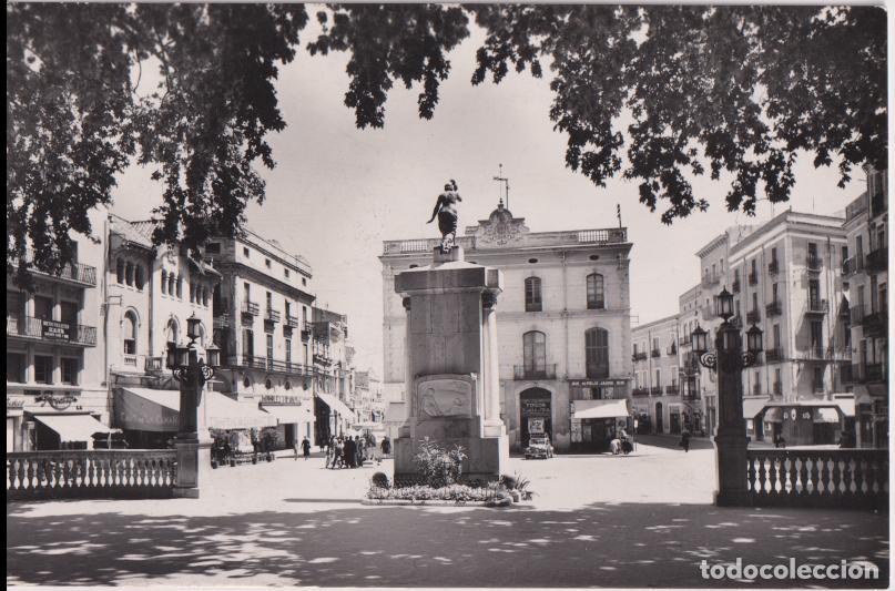 Postales: FIGUERES (GIRONA) RAMBLA SARA JORDA, MONUMENTO A N.MONTURIOL - ESCRITA