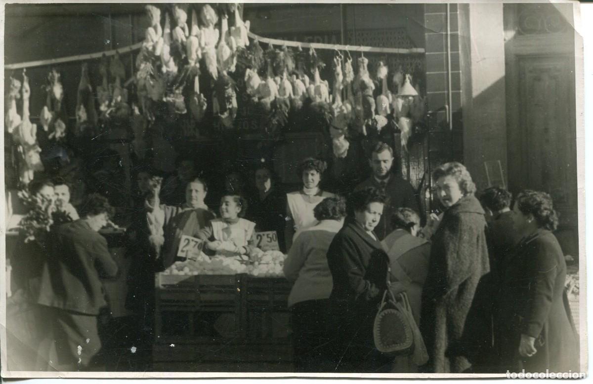 Postales: BARCELONA-EIXAMPLE- TIENDA HUEVERIA Y POLLERIA-FOTOGR&Aacute;FICA A&Ntilde;O 1954