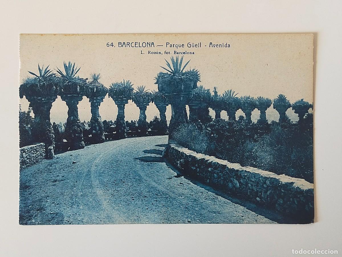 Postales: Tarjeta Postal BARCELONA: Parque Guell, Avenida - Fot. L. Roisin - Sin Circular.