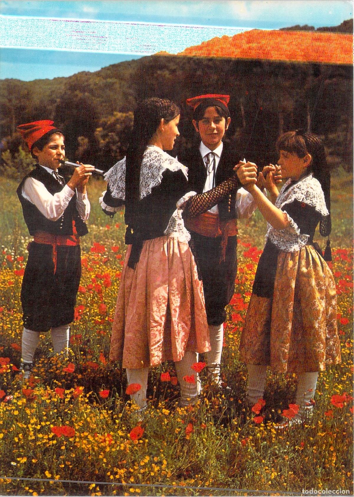 Postales: Postal Ni&ntilde;os con Traje T&iacute;pico de Catalu&ntilde;a en Campo de Flores