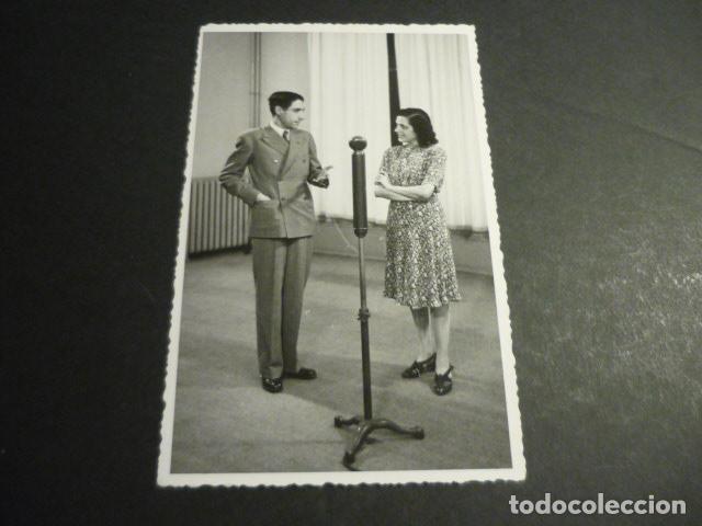 Postales: BARCELONA EMISORA DE RADIO ESPA&Ntilde;A ARTURO TINTORE Y PILAR SORIANO POSTAL FOTOGRAFICA A&Ntilde;OS 40