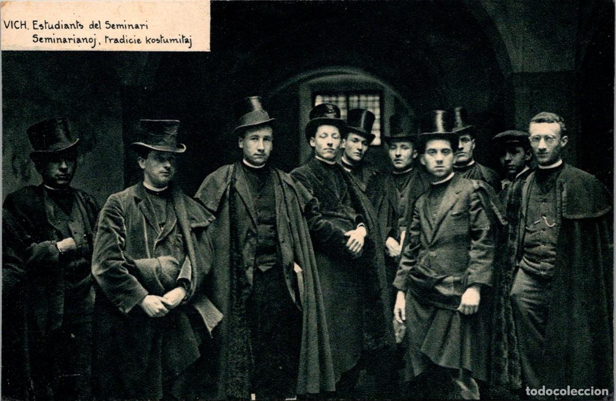 Postales: Vich - Estudiants del Seminari - Seminarianoj, tradicie kostumitaj (Esperanto) - Mumbr&uacute; - 135x88mm