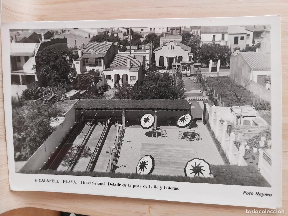Postales: CALAFELL PLAYA ED FOTO RAYMO 8 CIRCULADA A&Ntilde;OS 50 TERRAZA SOMBRILLAS