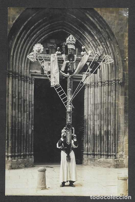 Postales: Foto. Barcelona- Cruz de Guia en Procesi&oacute;n Jueves Santo Bagu&ntilde;&aacute; y Cornet 1920?
