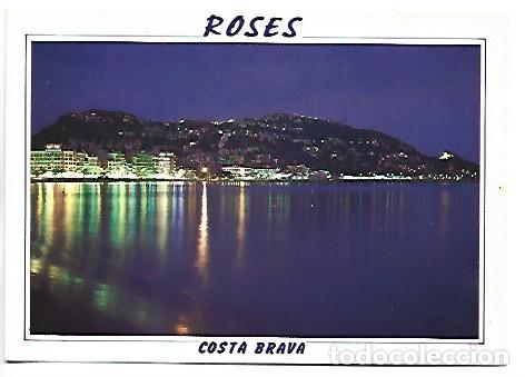 Postales: VISTA NOCTURNA AMB PUIG ROM / NOCTURNAL VIEW WITH PUIG ROM.- ROSES - GIRONA