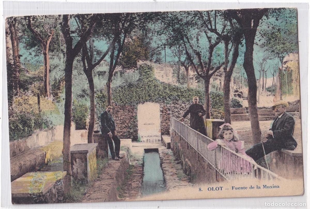Postales: 8 Olot. Fuente de la Muxina. Circulada.