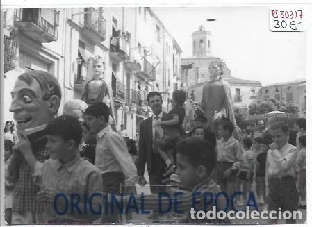 Postales: (PS-80317)POSTAL DE BELLPUIG(LLEIDA)-PLAZA SAN ROQUE.GIGANTES Y CABEZUDOs