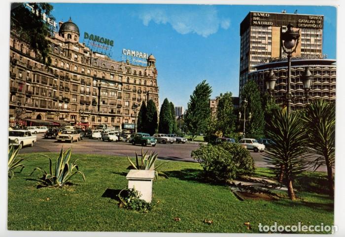 Postales: m11660 Barcelona Plaza Calvo Sotelo 1971 Ro N&ordm;3195 circulada seat 600 campari danone banco de madrid