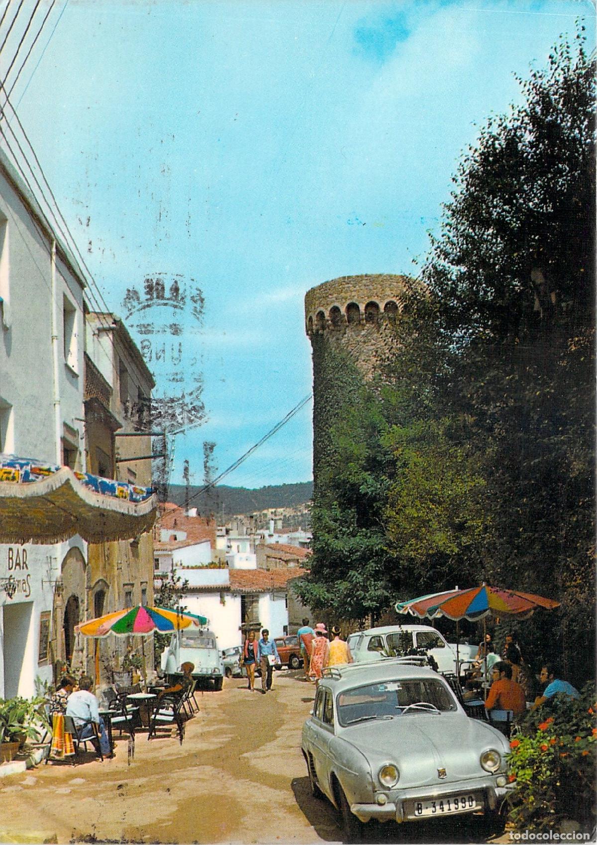 Postales: Postal de Tossa de Mar, Calle T&iacute;pica con Torre Medieval y Coche Cl&aacute;sico