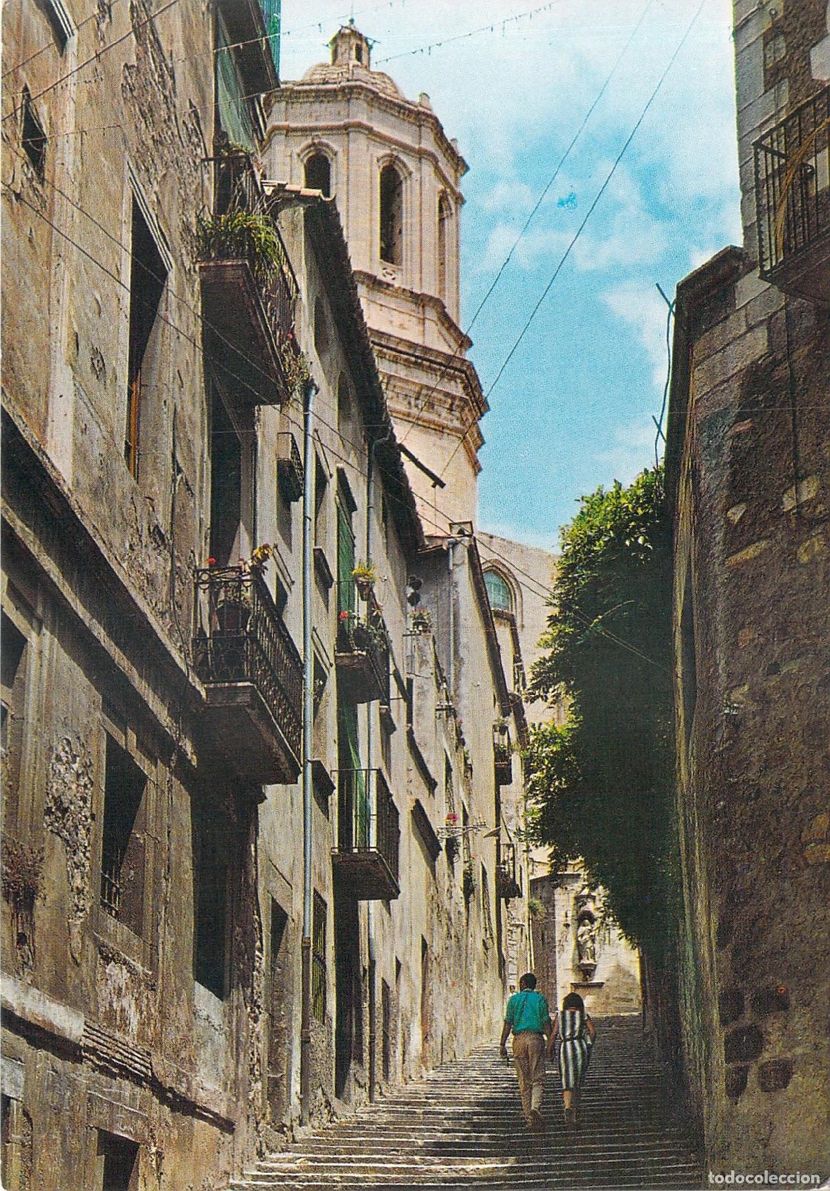 Postales: Postal de Gerona: Calle T&iacute;pica y Vista de la Catedral