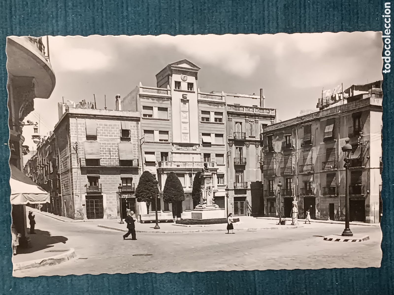 Cartoline: 3 REUS (Tarragona). Plaza de Catalu&ntilde;a