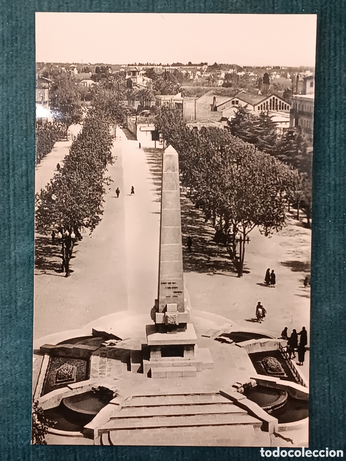Postales: Reus n&deg;10. Monumento a los Caidos y Avenida de los Martires