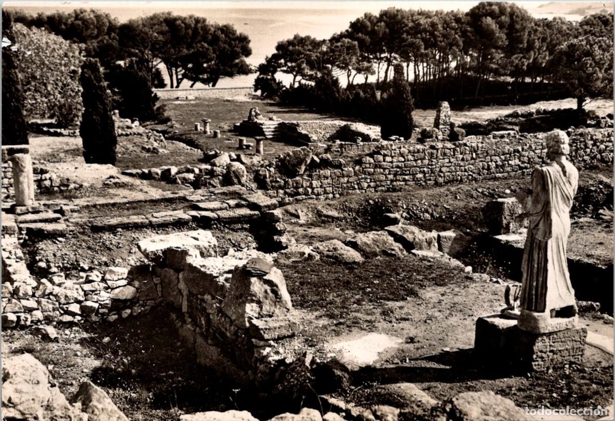 Postales: Ampurias (Costa Brava) - Centro Religioso de Empori&oacute;n, en primer t&eacute;rmino estatua de Esculapio