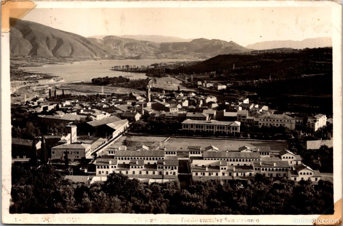 Postales: Pobla de Segur - Vista general - Al fondo Embalse San Antonio - Gord&oacute; - 141x93mm - Campo de Futbol