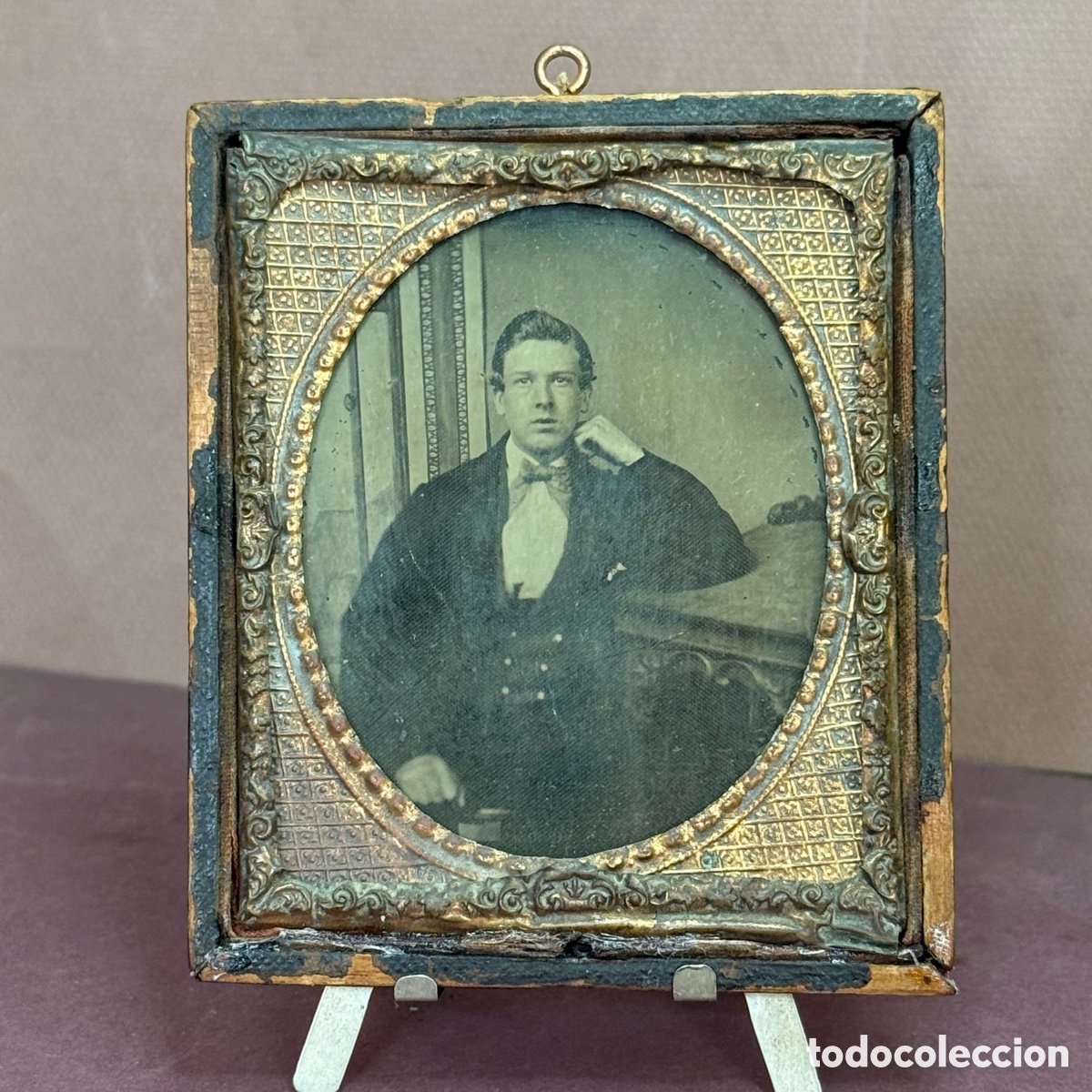 Postales: Daguerrotipo - S. XIX - Joven apoyado en mesa