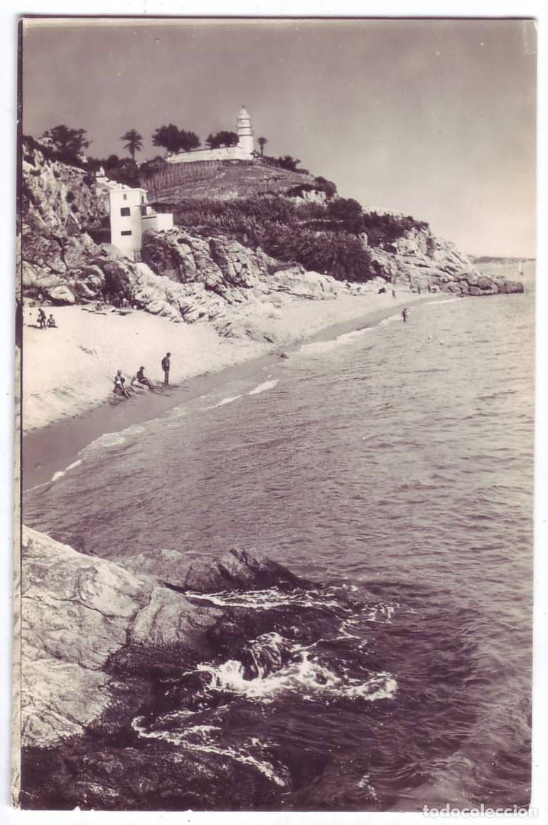 Postales: Calella (Barcelona): El Faro desde la Playa La Cabra. Foto J. Ubach Puig. Circulada (A&ntilde;os 50)