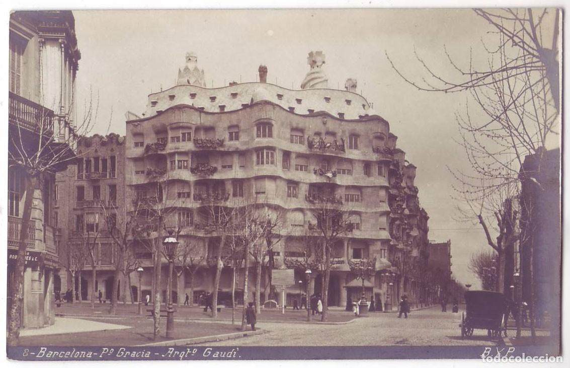 Postales: Barcelona: Paseo de Gracia. Casa Mil&agrave;. Arquitecto Gaud&iacute;. B.Y.P. No circulada (A&ntilde;os 10)