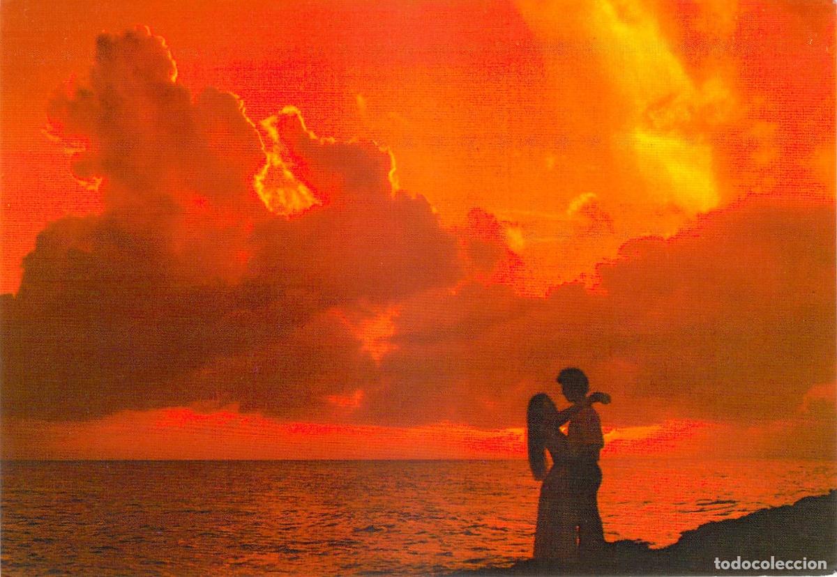 Postales: Postal Atardecer Rom&aacute;ntico con Pareja en la Playa