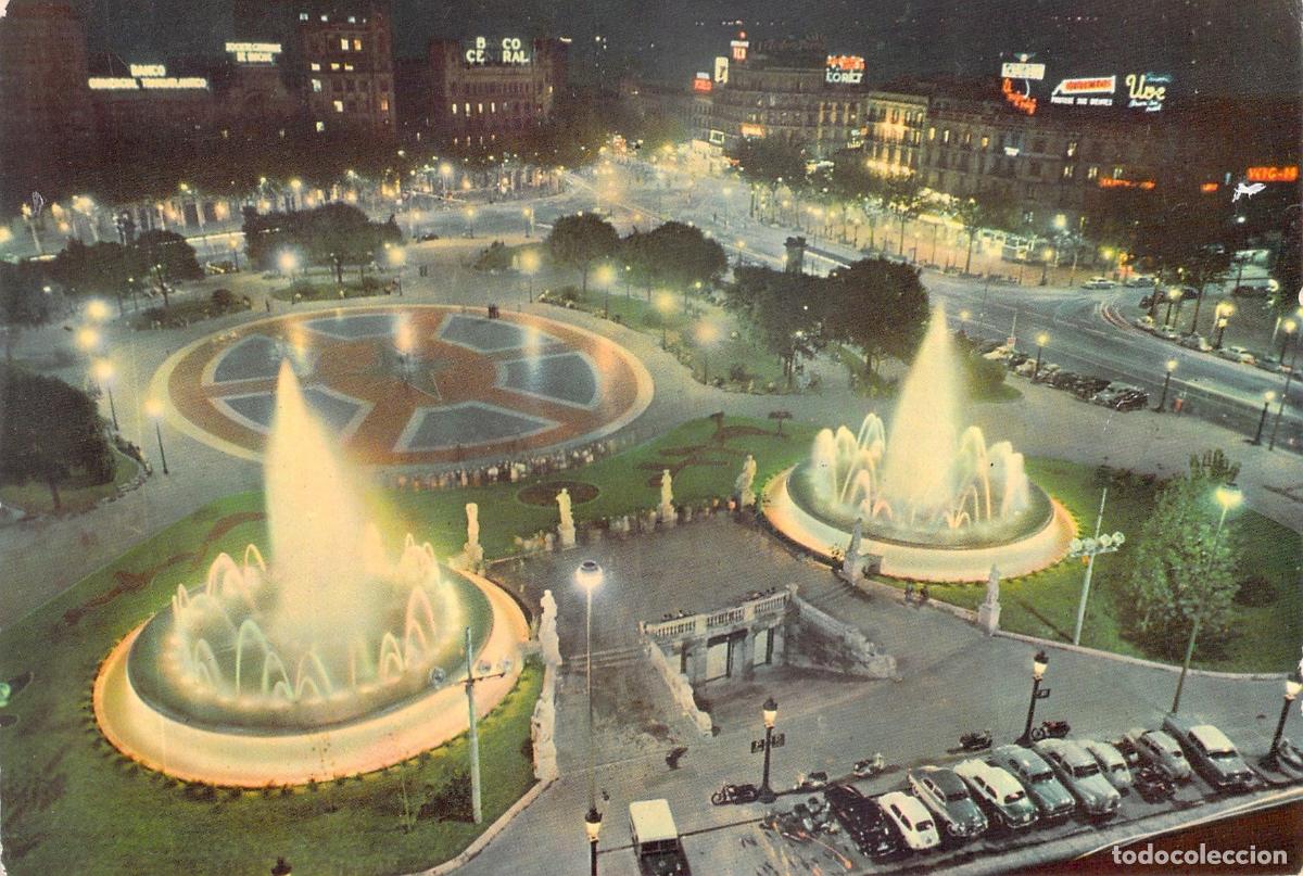 Postales: Postal de la Plaza de Catalu&ntilde;a de Noche con Fuentes, Barcelona