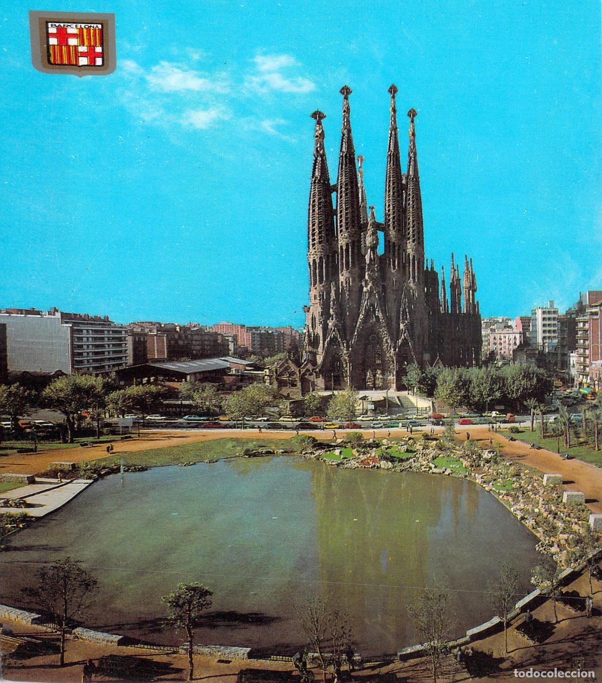 Postales: Postal de la Sagrada Familia en Barcelona con Estanque