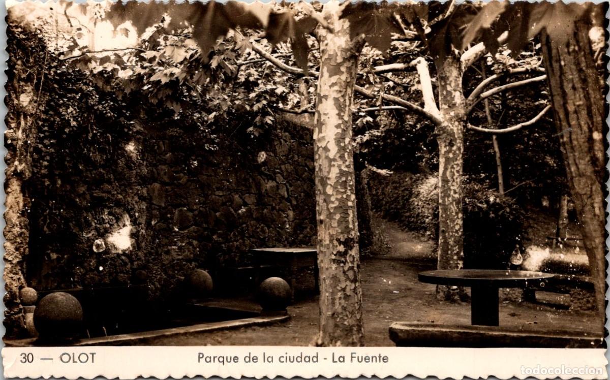 Postales: Olot - Parque de la ciudad - La Fuente - n&ordm; 30 - Fotogr&aacute;fica - Sin m&aacute;s datos - 140x88mm