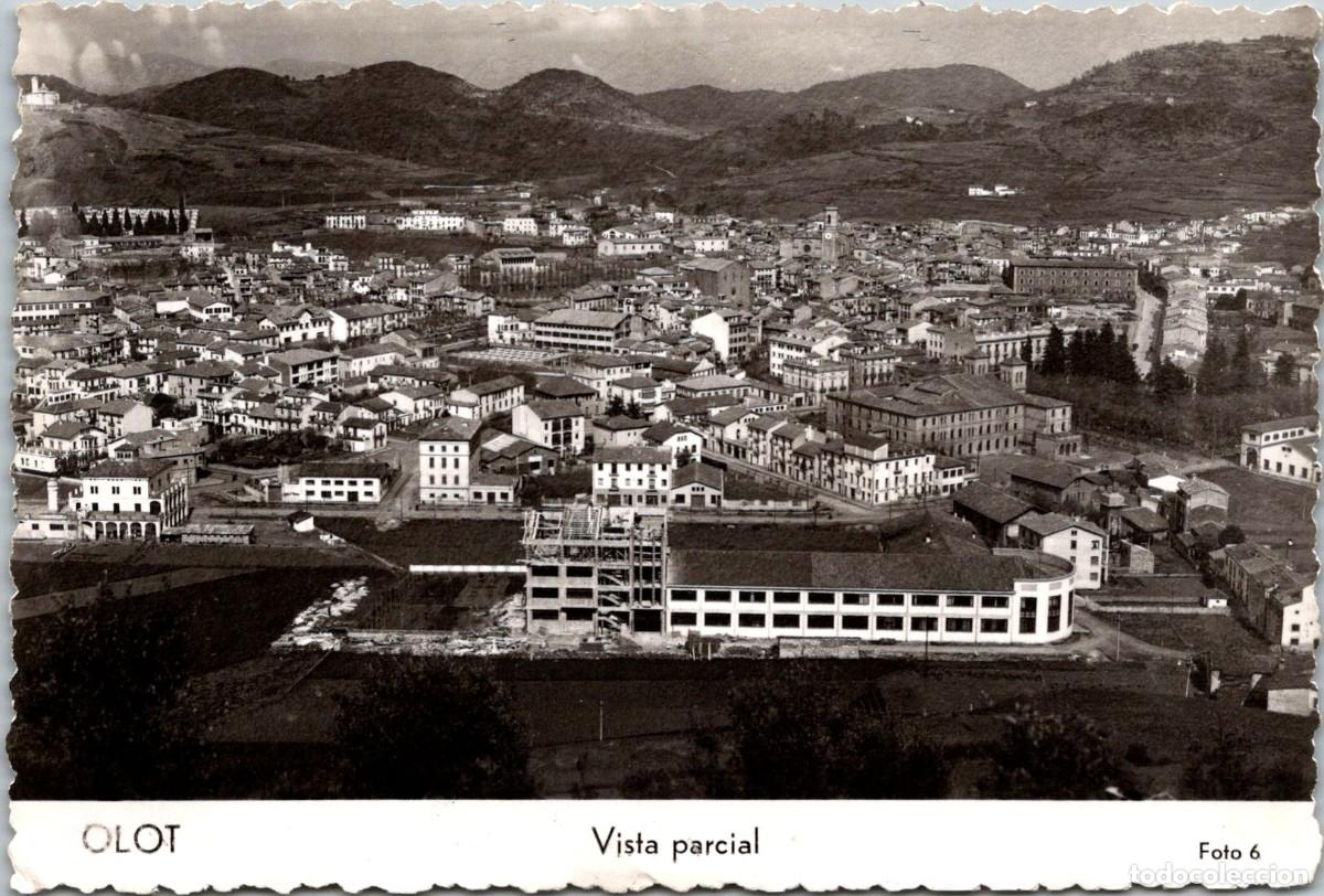 Postales: Olot - Vista parcial - n&ordm; 6 - Fotogr&aacute;fica - Sin m&aacute;s datos - 136x91mm - Gran Edificio en Construcci&oacute;n