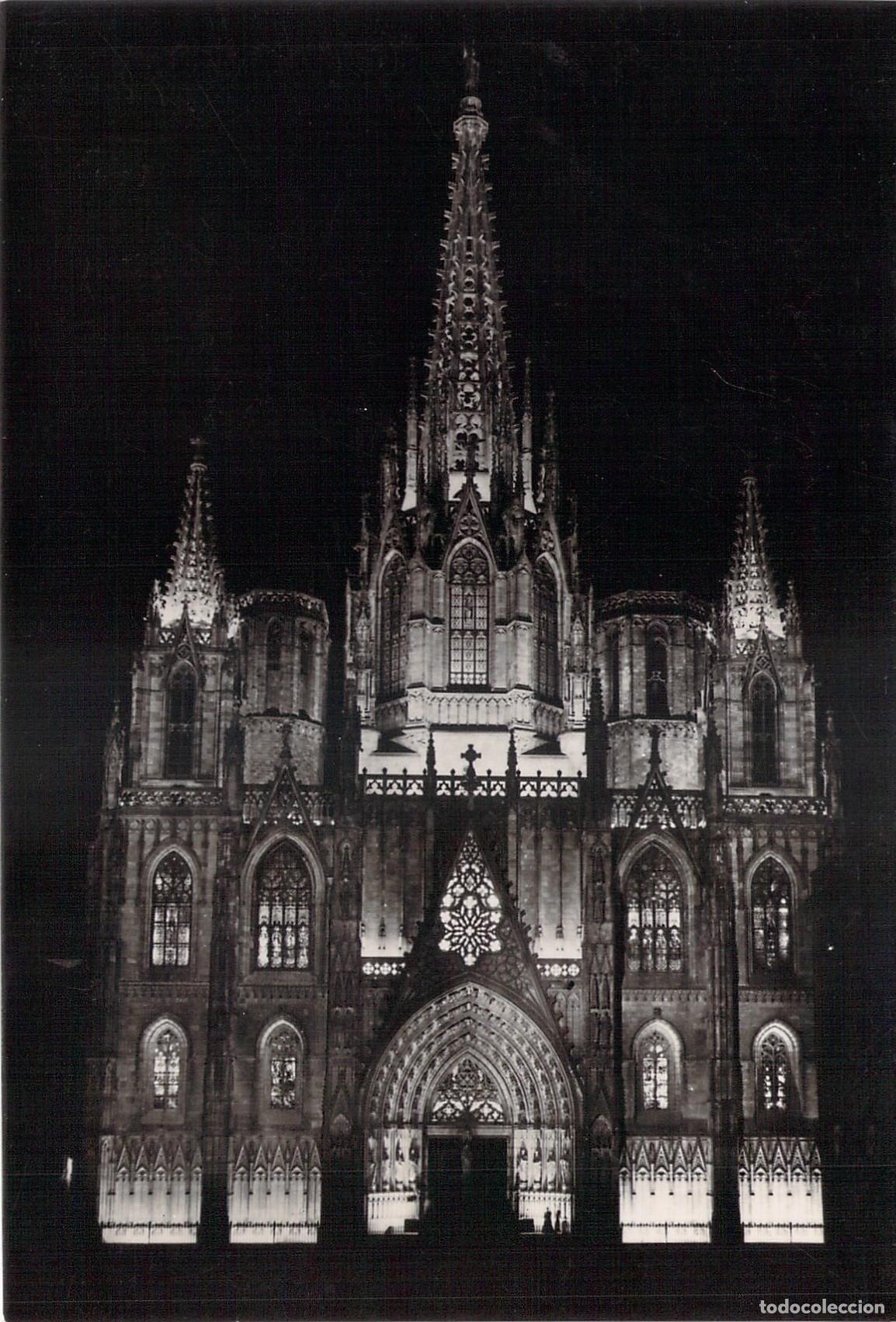 Postales: Postal de Barcelona: La Catedral con Iluminaci&oacute;n Nocturna