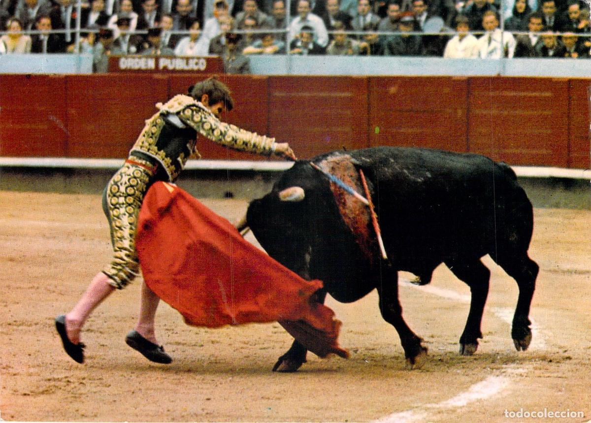 Postales: Postal Taurina El Cordob&eacute;s Ejecutando una Gran Estocada