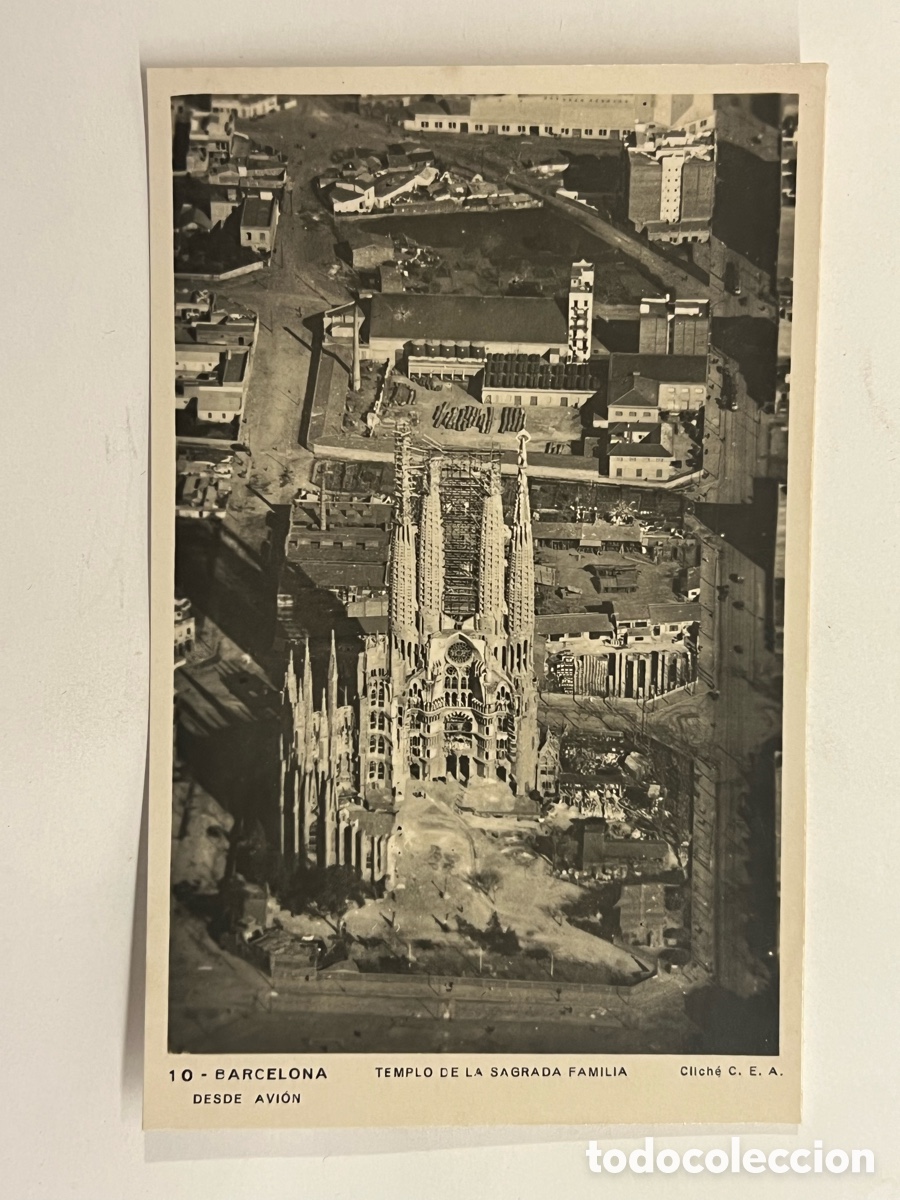 Postales: BARCELONA Postal No.10, Templo de la Sagrada Familia desde el avi&oacute;n .. CLICH&Eacute; C.E.A. (h.1940?) S/C