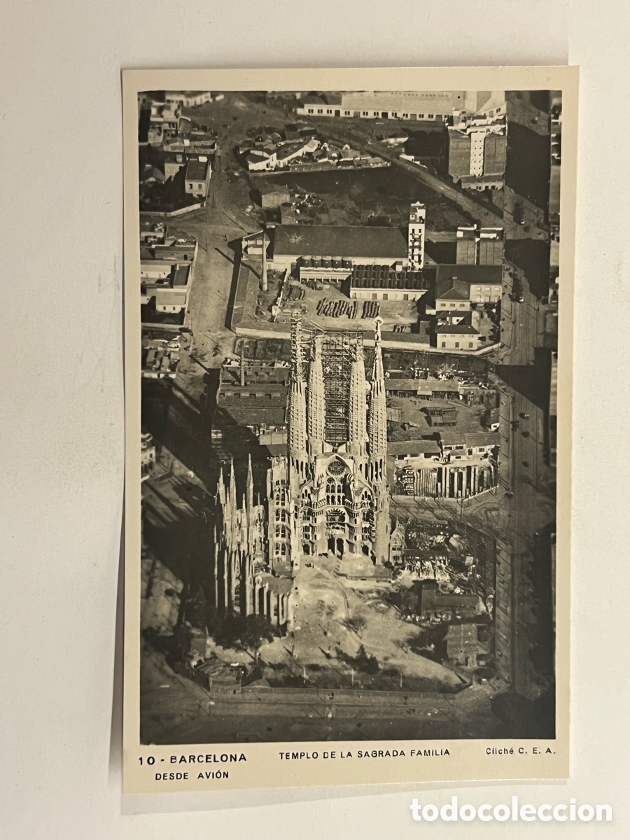 Postales: BARCELONA Postal No.10, Templo de la Sagrada Familia desde el avi&oacute;n .. CLICH&Eacute; C.E.A. (h.1940?) S/C