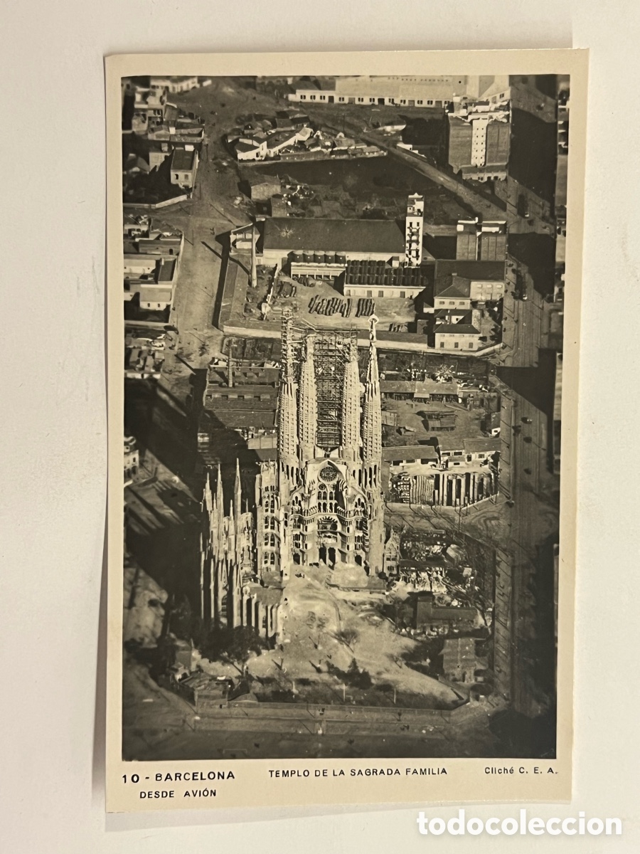 Postales: BARCELONA Postal No.10, Templo de la Sagrada Familia desde el avi&oacute;n .. CLICH&Eacute; C.E.A. (h.1940?) S/C
